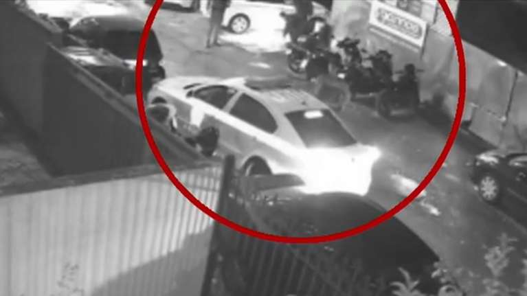 Περιστέρι: Ανιψιός υφυπουργού ο 25χρονος που παραδόθηκε για τη δολοφονία σε κλαμπ στο Μπουρνάζι