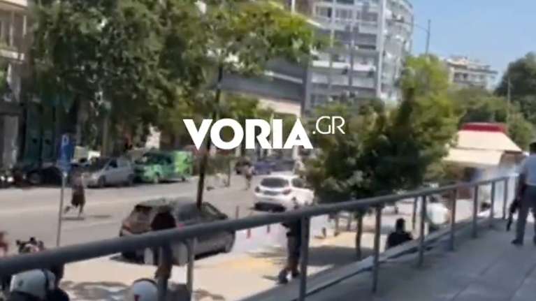 Δολοφονία Βάγιας Νέστορα: Επεισόδια έξω από τα δικαστήρια μετά την προφυλάκιση του 25χρονου