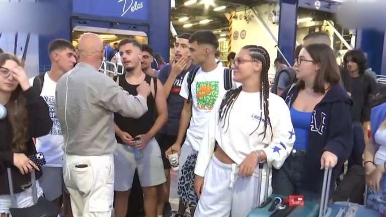 "Να πάρει καλούς παίκτες για τη νέα σεζόν" - Το viral μήνυμα οπαδού του Ολυμπιακού στον Μαρινάκη πριν φύγει για διακοπές