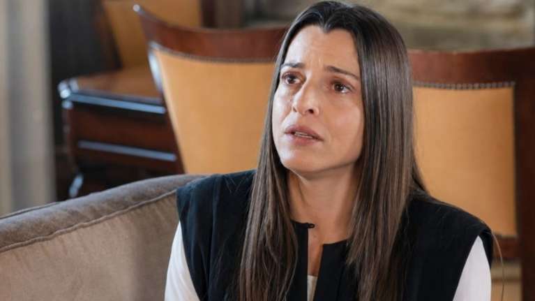 Η Γη της Ελιάς: Η Ισμήνη αναλαμβάνει το δημαρχείο - Ο Μιχάλης γίνεται το στήριγμά της