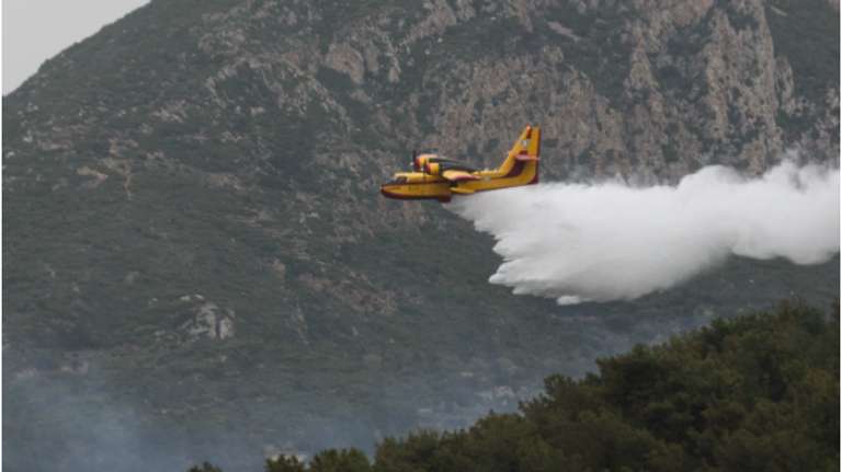 Φωτιά στη Ζάκυνθο: Επιχειρούν 6 αεροσκάφη στη θέση Ξύγκια