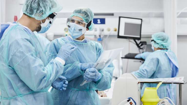 Μετάλλαξη "Κένταυρος": Τι γνωρίζουμε μέχρι στιγμής για τη νέα παραλλαγή και τι ανησυχεί τους ειδικούς