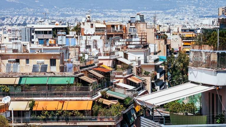 Εκτόξευση των ενοικίων στην Ελλάδα: Ενας μισθός για διαμέρισμα δύο υπνοδωματίων - Αυξήθηκαν 10,1% το 2025