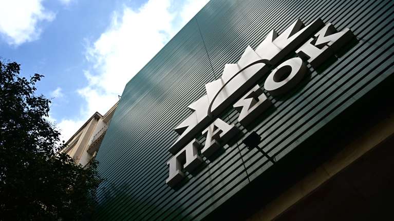 ΠΑΣΟΚ για ανανέωση της θητείας Στουρνάρα στην ΤτΕ: "Να υπάρξουν όρια στις δημόσιες θέσεις"