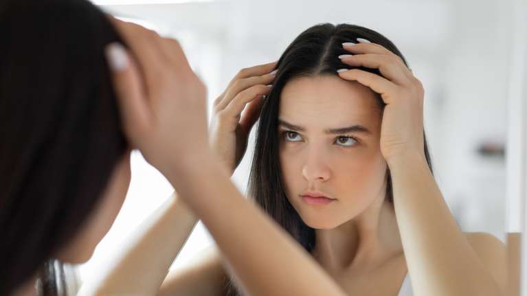 "No shampoo nation"-Η νέα τάση στο TikTok προβληματίζει: "Μη λούζεστε με σαμπουάν και κοντίσιονερ"- Τι λένε οι ειδικοί