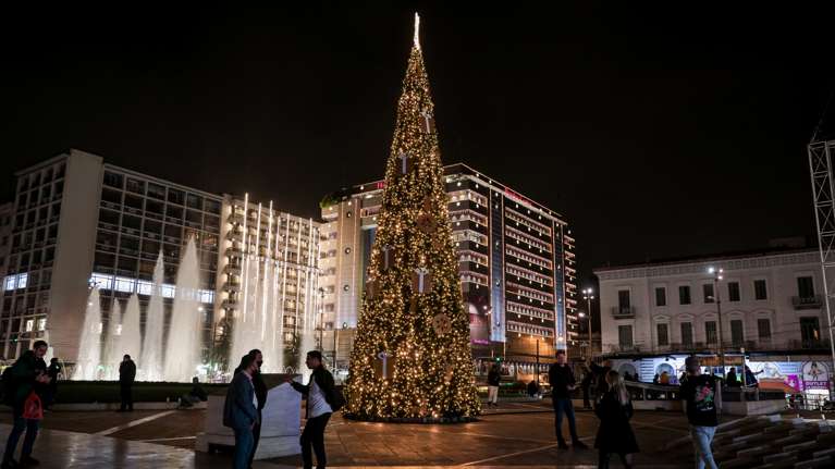 Στην μάχη κατά του ενεργειακού κόστους οι Δήμοι - Πώς θα φωταγωγηθούν τα Χριστούγεννα