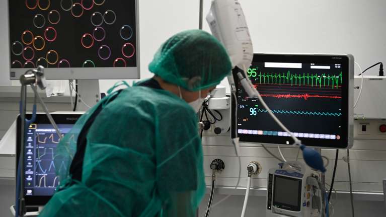 Θάσος: Δίνει μάχη για τη ζωή του - Στη ΜΕΘ ο 16χρονος που έπεσε σε τσιμεντένιο τοιχίο κατά τη διάρκεια αγώνα ποδοσφαίρου