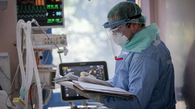 Ηλεία: Παραμένει θετική στον κορoνοϊό 74χρονη που είχε ταξιδέψει στους Αγίους Τόπους πριν δύο μήνες