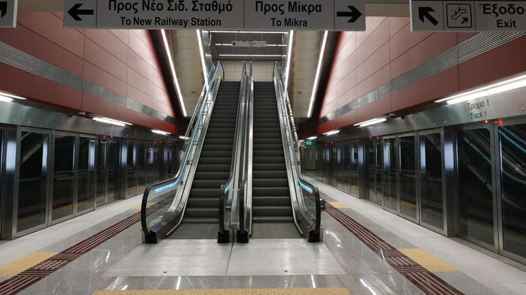 Θρίλερ στο μετρό της Θεσσαλονίκη: 53χρονος υπέστη ανακοπή - Εργαζόμενοι χρησιμοποίησαν απινιδωτή