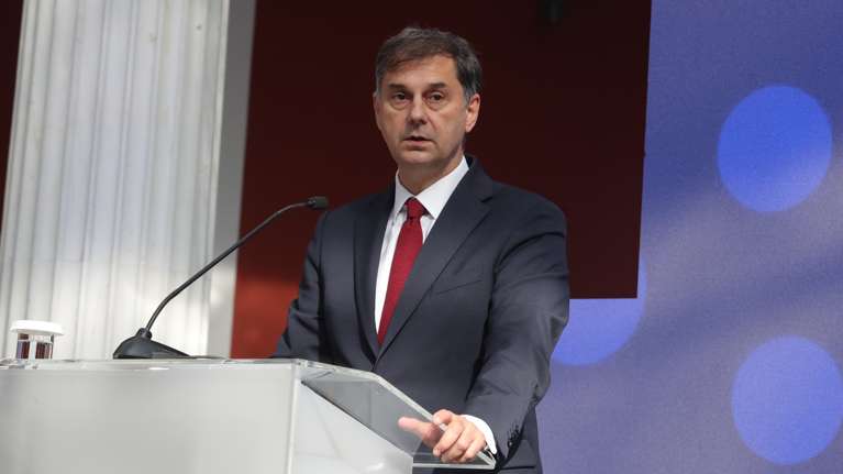 Θεοχάρης για την αναφορά του σε "κόμματα των κακομοίρηδων": "Λανθασμένη φράση"