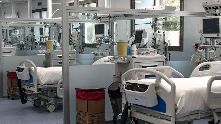 Αποκλειστικό: Προς επίταξη ιδιωτικές κλινικές-  Κικίλιας: "Στείλτε τις λίστες με τις διαθέσιμες κλίνες ΜΕΘ"