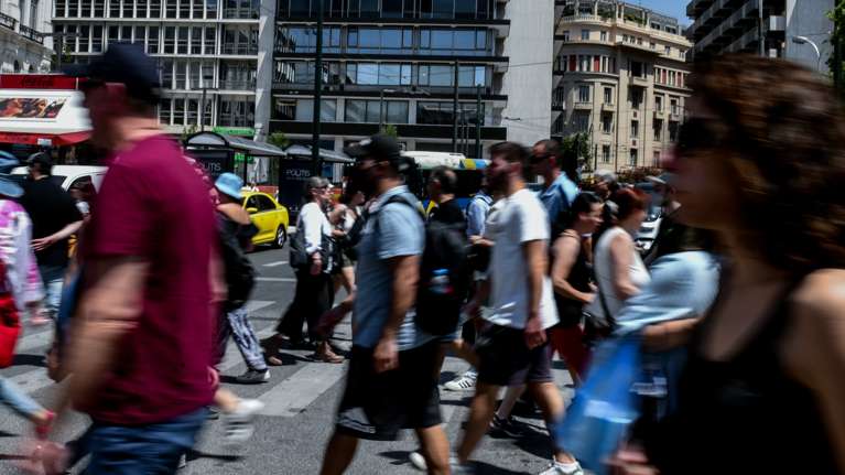Κορονοϊός: Αυτά είναι τα συμπτώματα που προκαλεί η υπομετάλλαξη "Κένταυρος" - Η προειδοποίηση των ειδικών