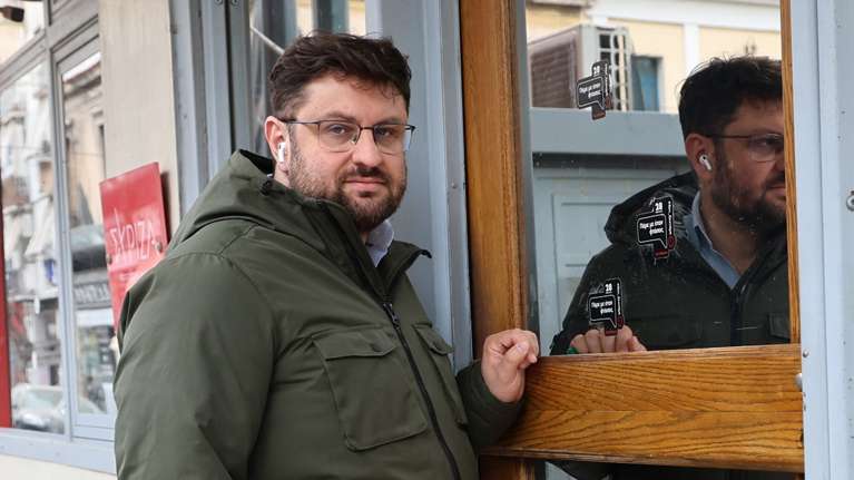 Σάλος για την αφίσα της ΠΑΣΠ στο Πολυτεχνείο ότι "θα σπάσει τον κομμουνισμό": Μοιάζει με της ΔΑΠ σχολιάζει ο ΣΥΡΙΖΑ