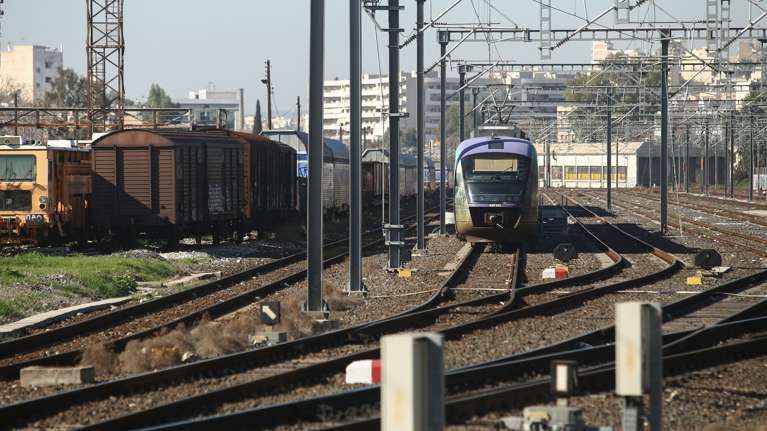 Προαστιακός: Ακινητοποιήθηκε συρμός στη διαδρομή Κιάτο - Πειραιάς - Καθυστερήσεις και τροποποιήσεις στα δρομολόγια