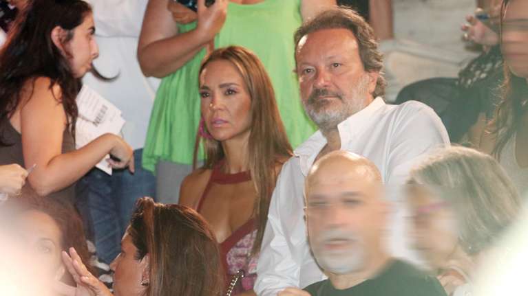 Νικολέττα Καρρά: Σπάνια εμφάνιση με τον σύντροφό της, Διονύση Παναγιωτάκη - Με νέο look [Εικόνες]