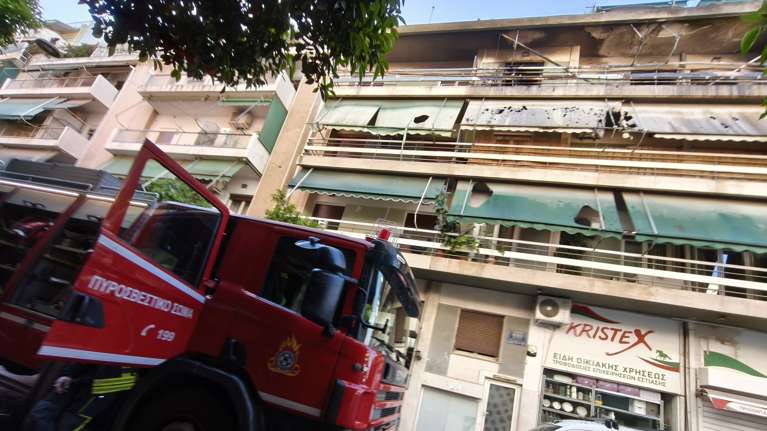 Κολωνός: Πώς ξεκίνησε η φονική πυρκαγιά που κόστισε τη ζωή σε δύο ανθρώπους - Πιθανή αιτία το τσιγάρο