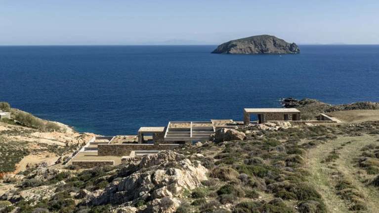 Όταν η αρχιτεκτονική γίνεται φυσική συνέχεια του τόπου