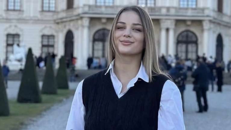 Δίκη για τα Τέμπη: "Ένα από τα συστήματα ασφαλείας να λειτουργούσε η κόρη μου θα ζούσε" ξεσπά η μητέρα της Κλαούντια